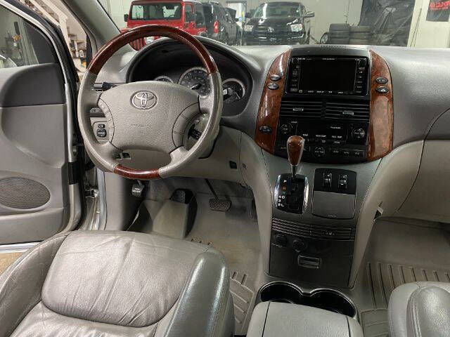 2004 Toyota Sienna XLE Limited 7 Passenger