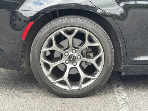 2018 Chrysler 300 S