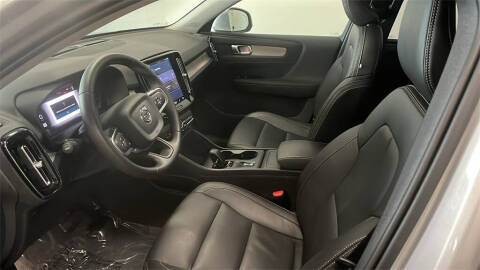 2025 Volvo XC40 B5 Core Bright Theme