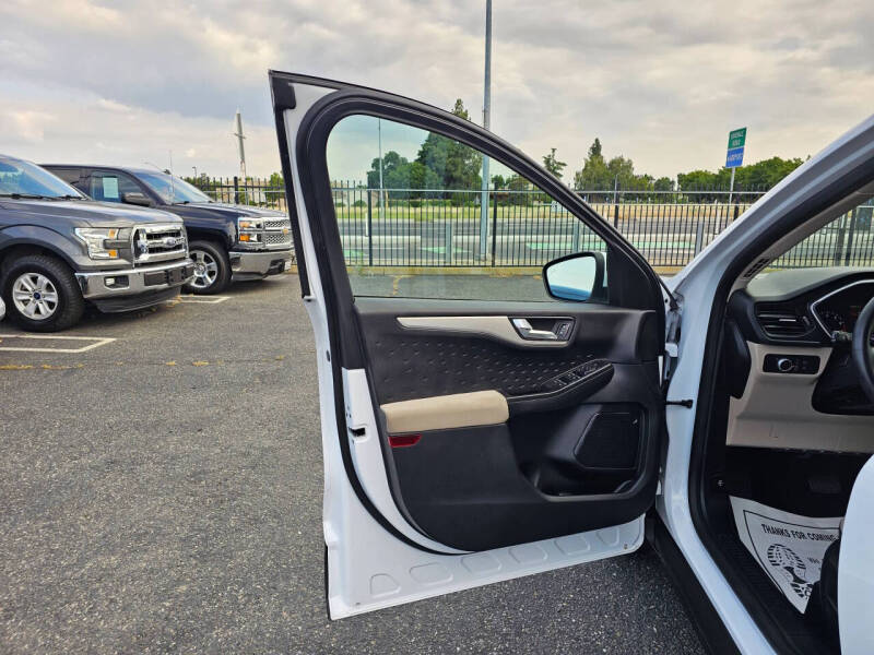 2020 Ford Escape SE