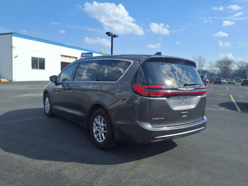 2023 Chrysler Pacifica Touring L