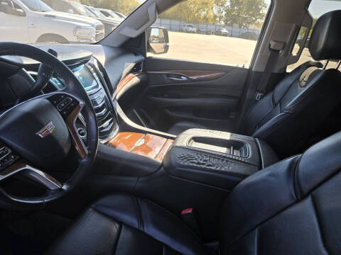 2017 Cadillac Escalade Luxury