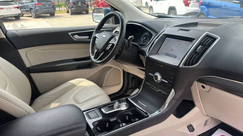 2020 Ford Edge Titanium