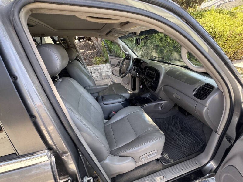 2004 Toyota Sequoia SR5