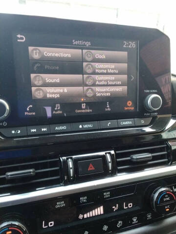2022 Nissan Pathfinder SV