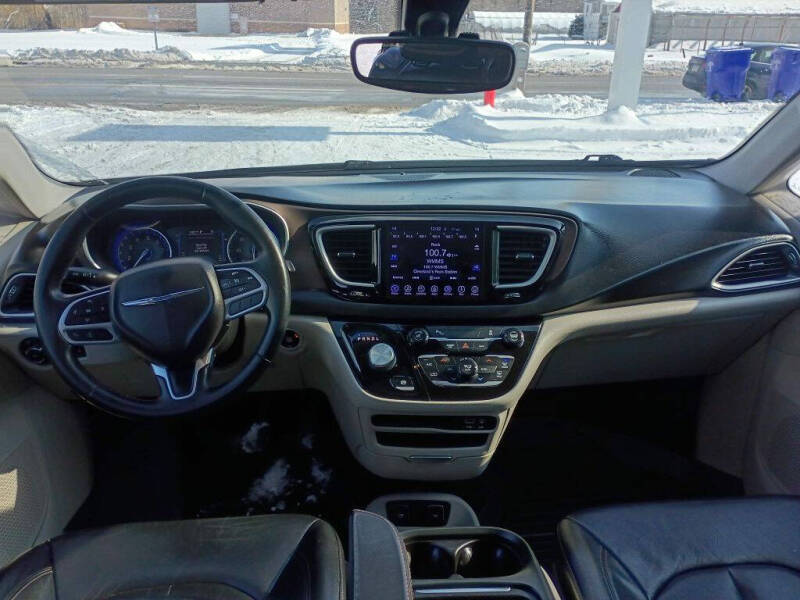 2017 Chrysler Pacifica Touring-L