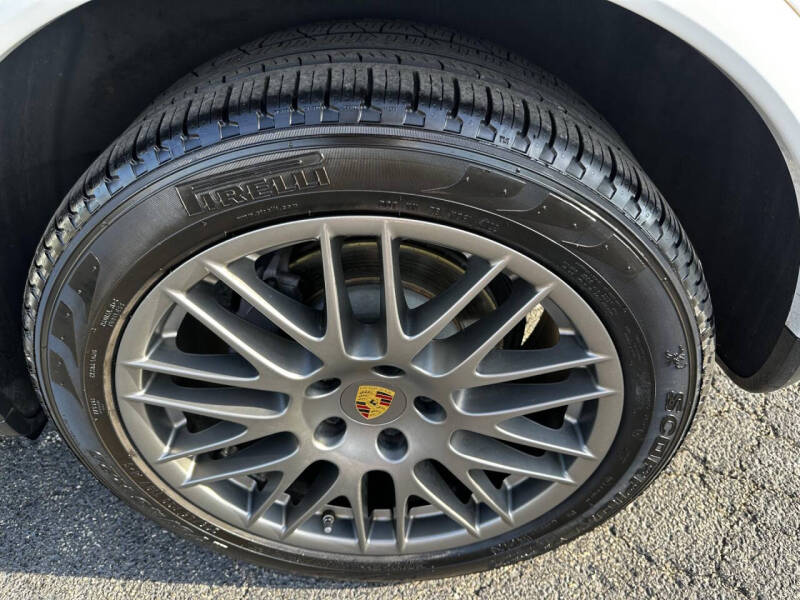 2018 Porsche Cayenne Platinum Edition