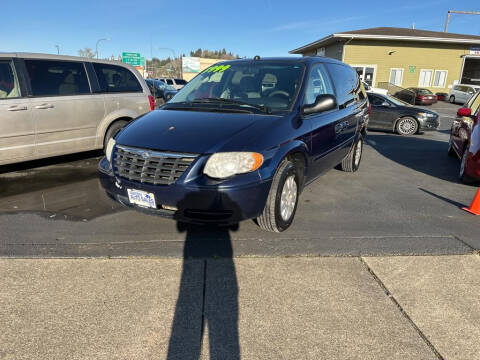 2005 Chrysler Town and Country for sale at Aberdeen Auto Sales in Aberdeen WA