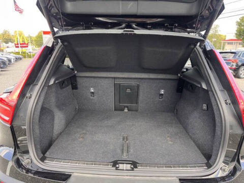 2025 Volvo XC40 B5 Plus Bright Theme