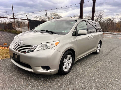 2015 Toyota Sienna LE 8-Passenger