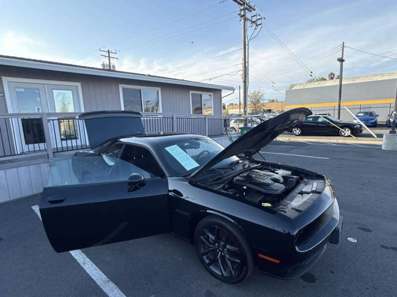 2021 Dodge Challenger SXT