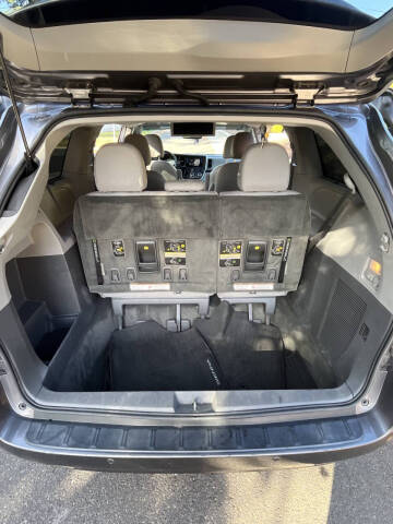 2017 Toyota Sienna XLE Premium 7-Passenger
