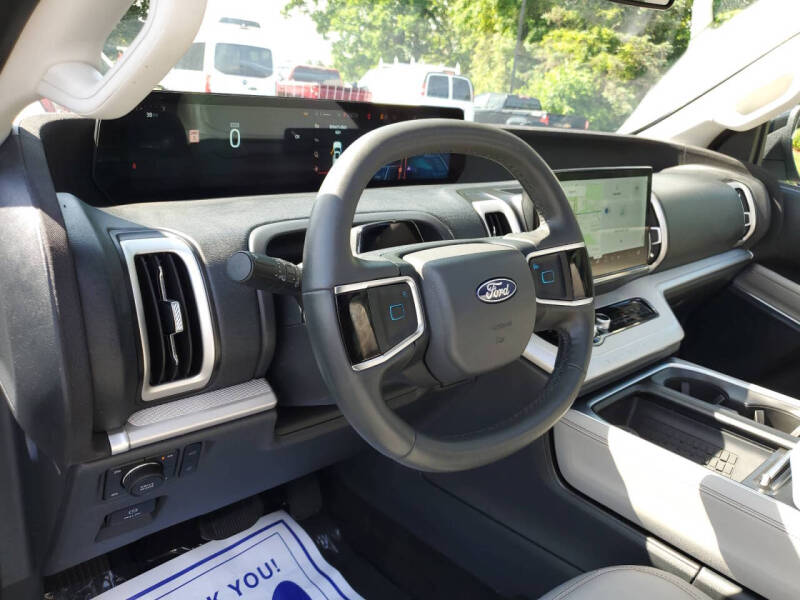 2025 Ford Expedition Active
