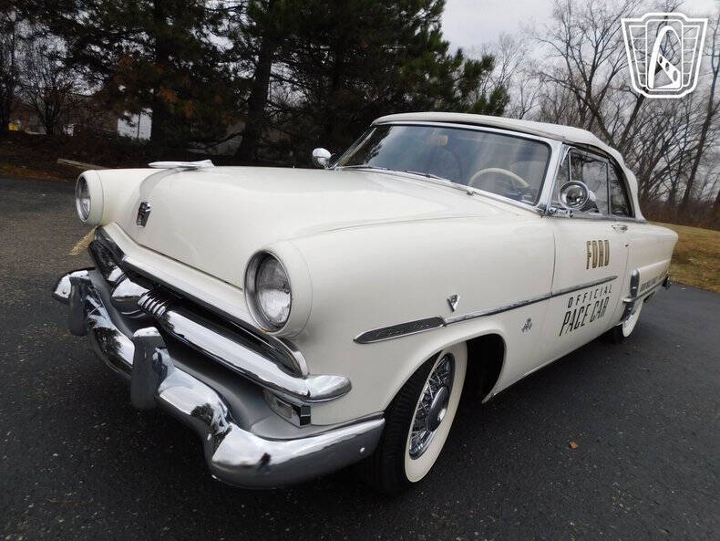 1953 Ford Crestline