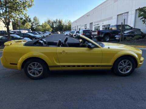 2005 Ford Mustang V6 Deluxe