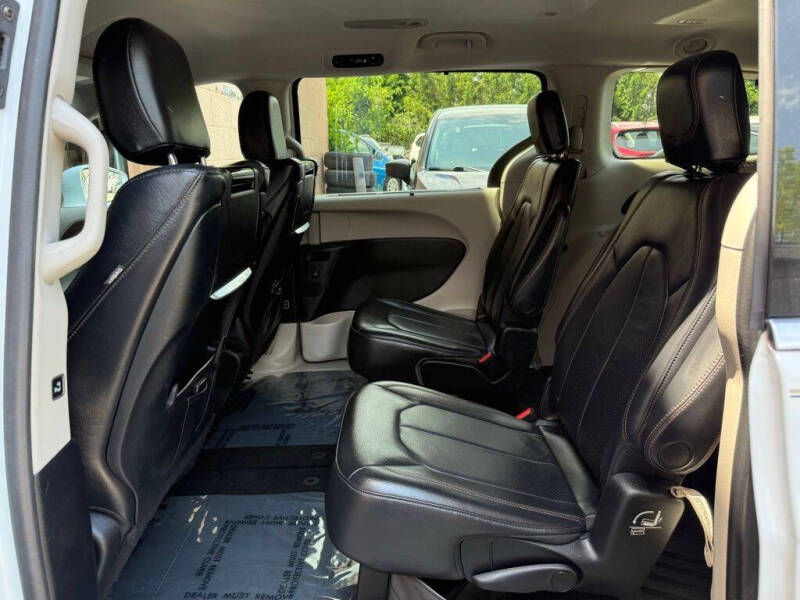 2017 Chrysler Pacifica Touring-L Plus