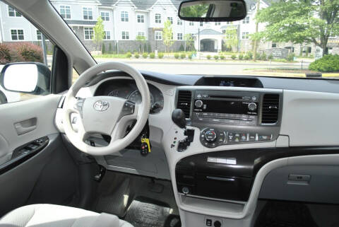 2014 Toyota Sienna LE 8-Passenger