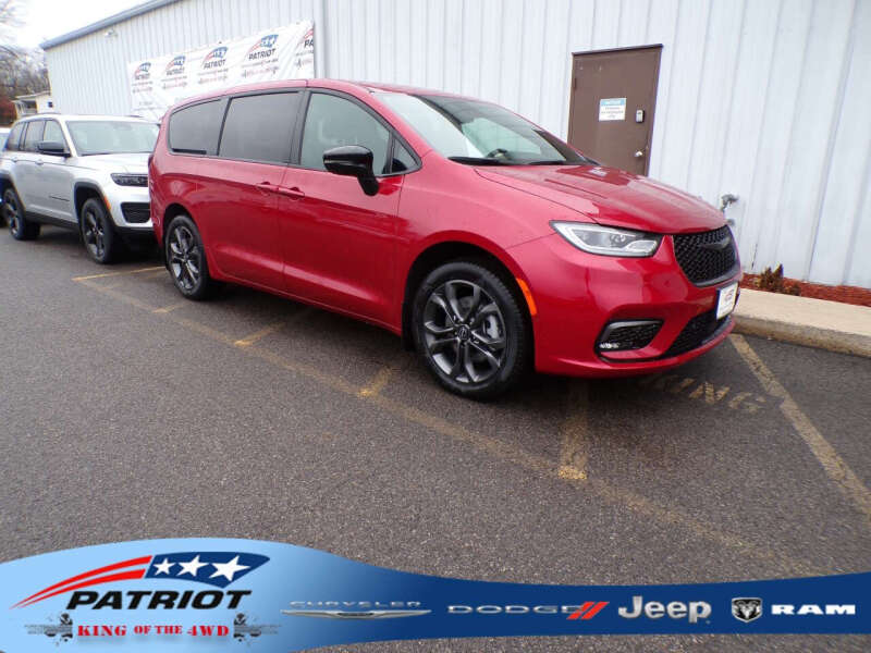 2026 Chrysler Pacifica Select's photo