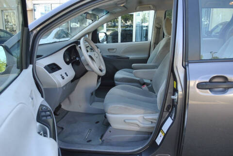 2011 Toyota Sienna Base 7-Passenger