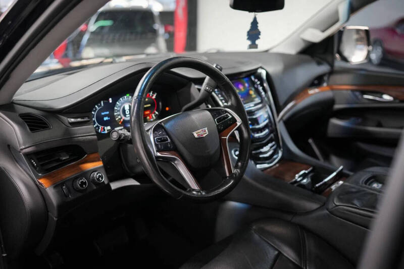 2017 Cadillac Escalade Luxury