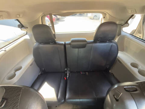 2011 Toyota Sienna SE 8-Passenger