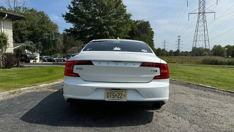 2018 Volvo S90 T5 Momentum