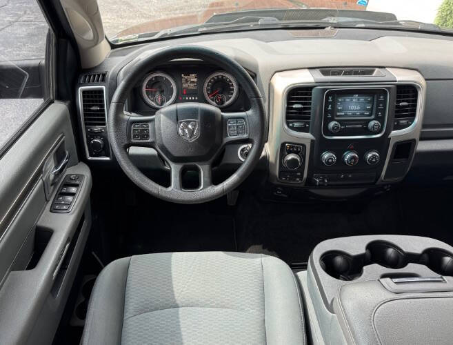 2016 RAM 1500 SLT