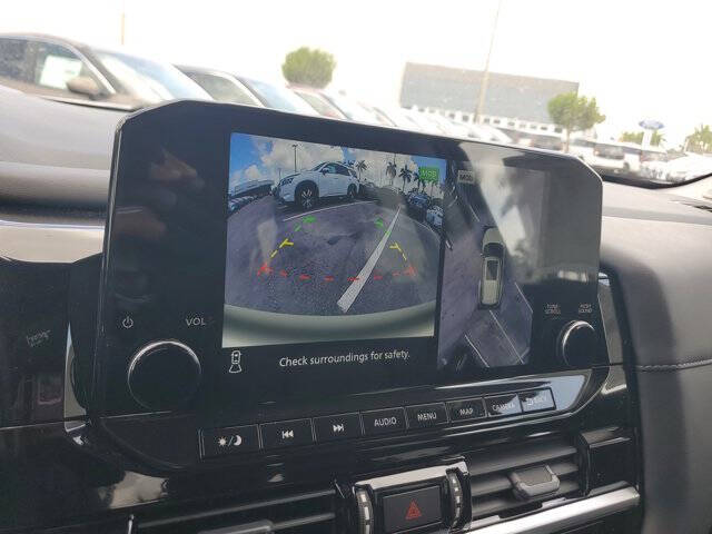 2025 Nissan Pathfinder SL