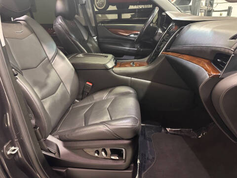 2018 Cadillac Escalade Luxury