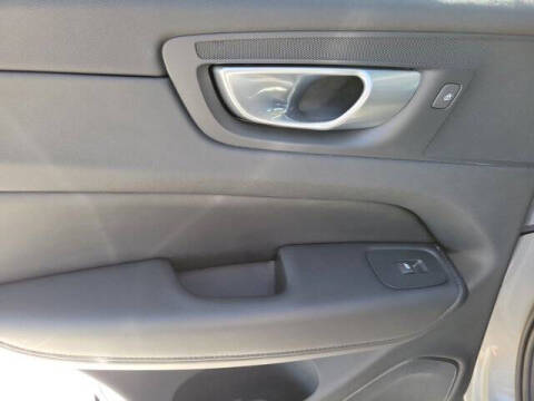 2024 Volvo XC60 B5 Core Dark Theme