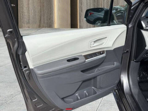 2024 Toyota Sienna LE 8-Passenger