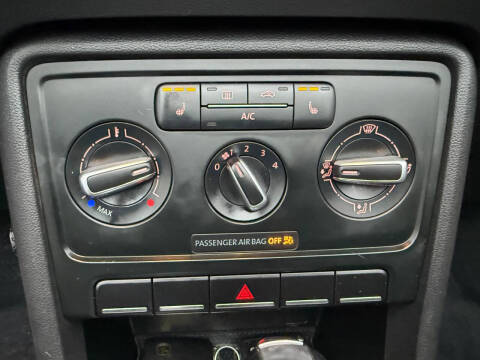 2013 Volkswagen Beetle Convertible 2.5L 50s Edition