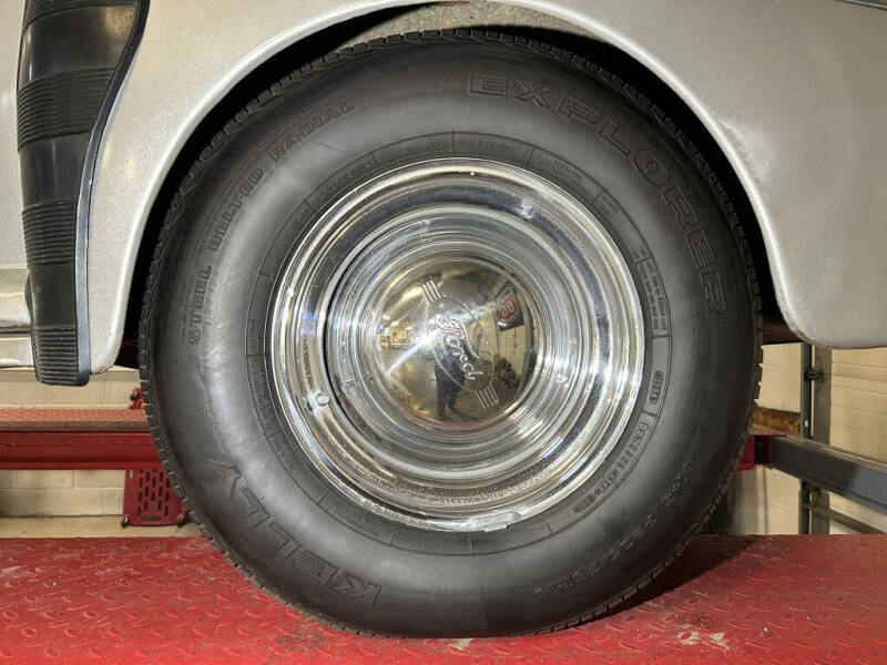 1947 Ford Super Deluxe