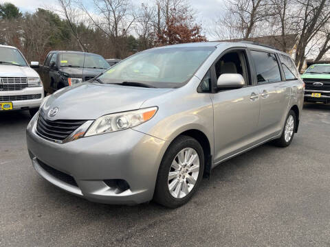 2013 Toyota Sienna LE 7-Passenger