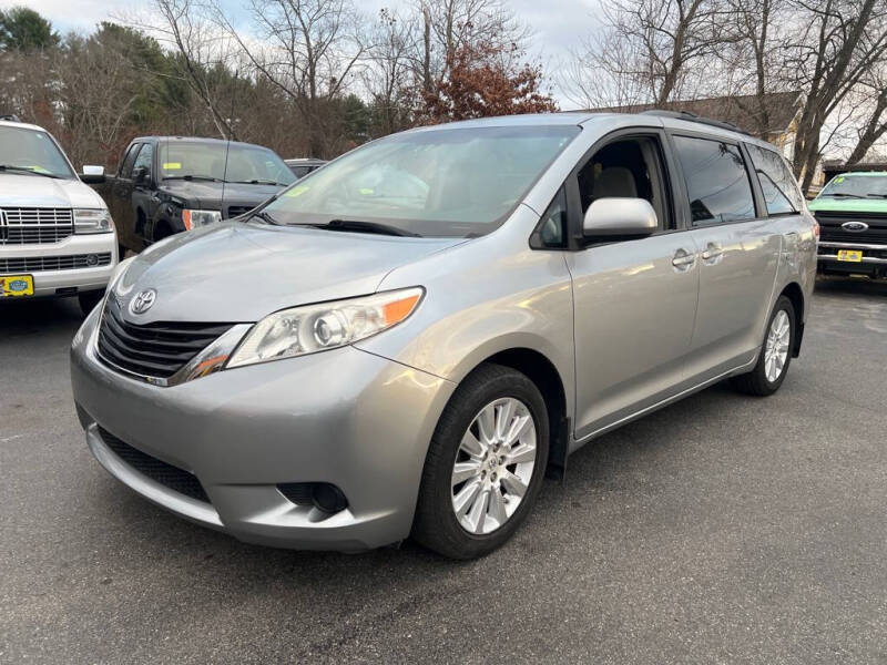 2013 Toyota Sienna LE 7-Passenger