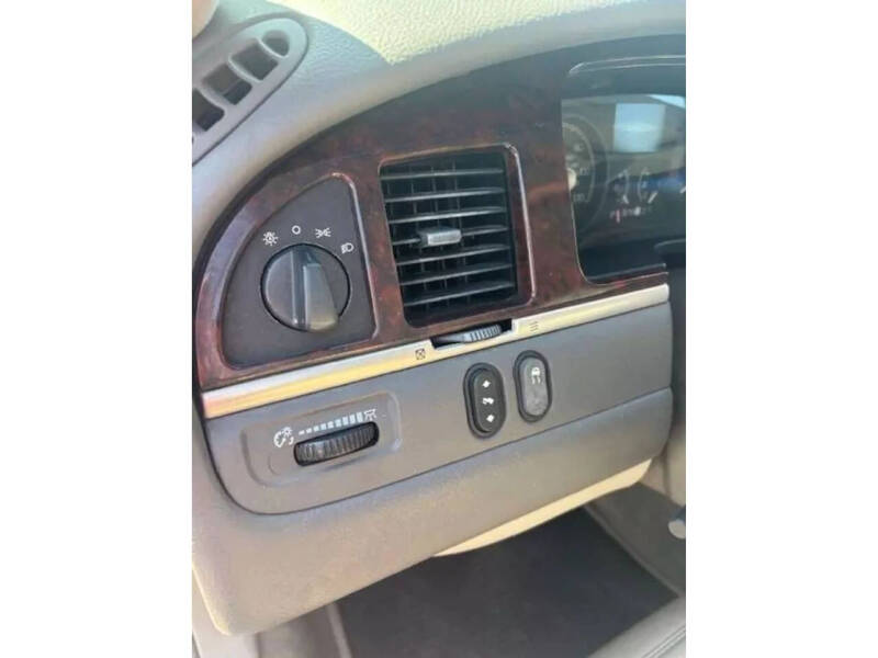 2011 Lincoln Town Car