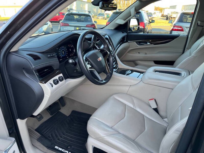 2020 Cadillac Escalade Luxury