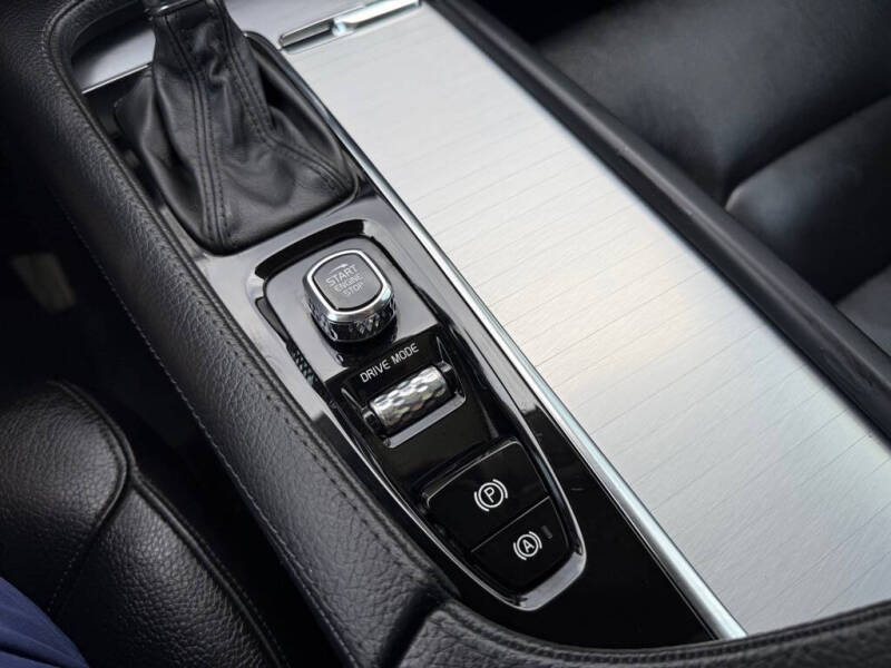 2018 Volvo XC90 T5 Momentum 7-Passenger