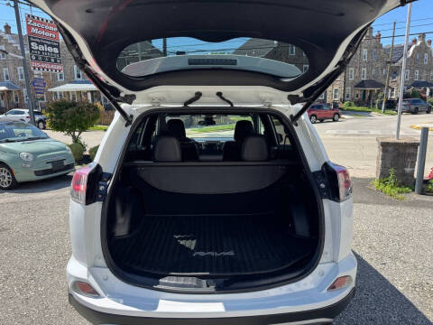 2017 Toyota RAV4 SE