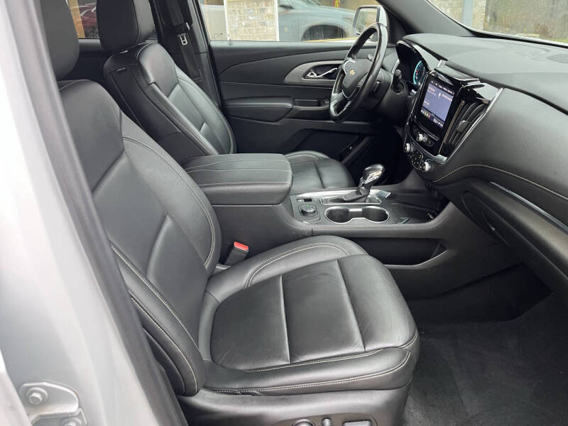 2022 Chevrolet Traverse LT Leather
