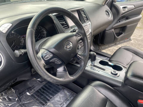 2017 Nissan Pathfinder SL