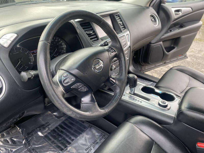 2017 Nissan Pathfinder SL