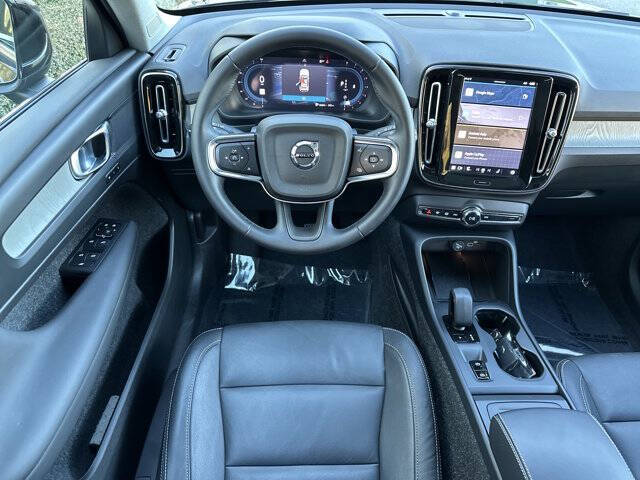 2025 Volvo XC40 B5 Core Bright Theme