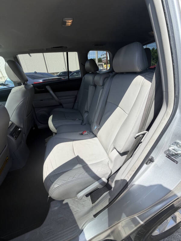 2012 Toyota Highlander SE