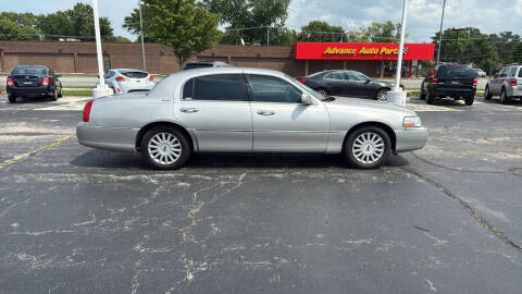 2005 Lincoln Town Car Signature