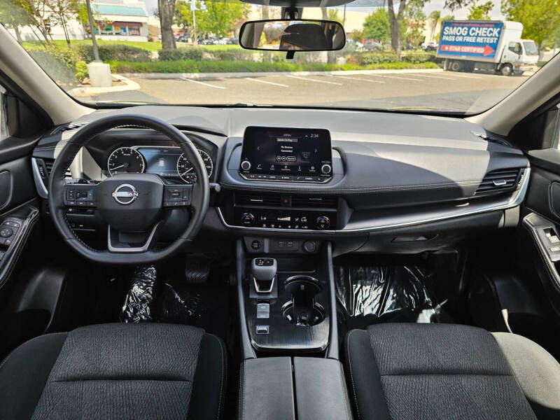 2025 Nissan Rogue SV