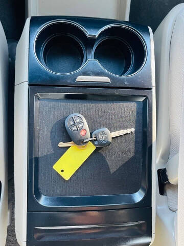 2011 Toyota Sienna LE 7-Passenger Auto Access Seat