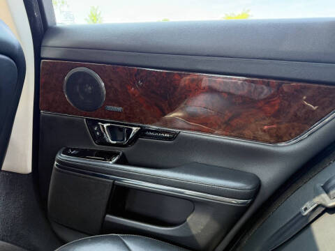 2016 Jaguar XJ R-Sport