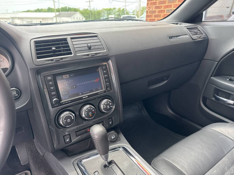 2014 Dodge Challenger SXT Plus