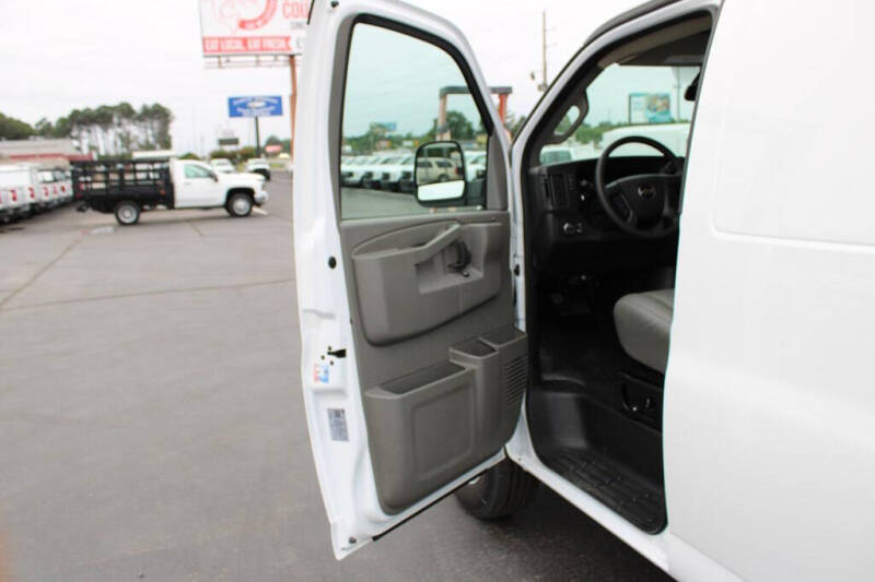 2025 Chevrolet Express 3500